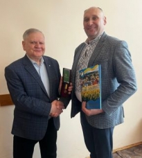 ВІТАННЯ З ЮВІЛЕЄМ ТА ВИСОКОЮ ПРОФСПІЛКОВОЮ НАГОРОДОЮ