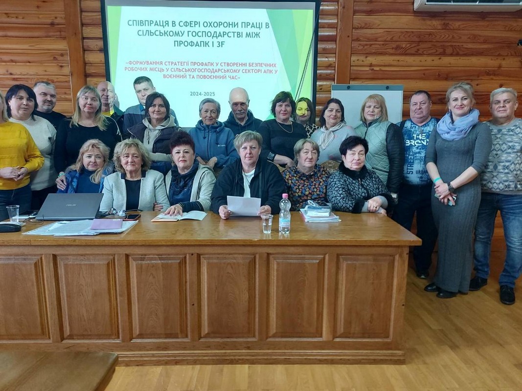 Безпечна праця під час війни: досвід співпраці Профспілки працівників АПК України та 3F